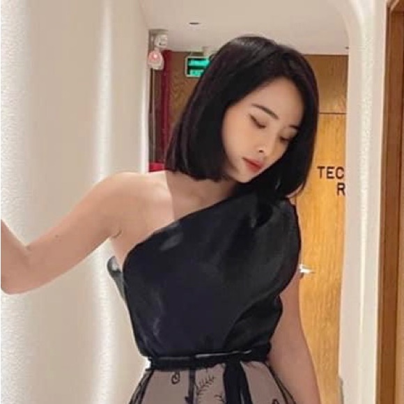 Solid One Shoulder Black Top